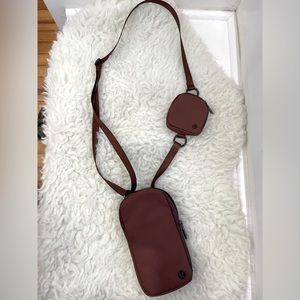 Lululemon modular phone crossbody